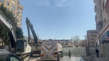 انهيار مبنى من 6 طوابق في ولاية قونية التركية