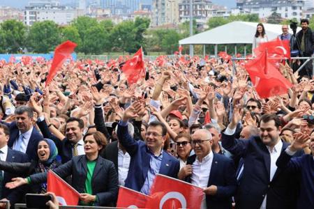 تصريح صارم من أكرم إمام أوغلو: على تركيا التخلص من الحكومة
