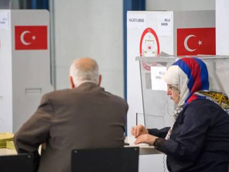 تركيا: استطلاعان للرأي يتوقعان نتائج الانتخابات البرلمانية المقبلة