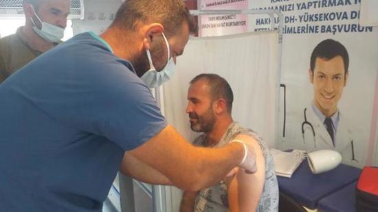 سيارة تطعيم بدون موعد تجذب الانتباه في هكاري جنوب شرق تركيا