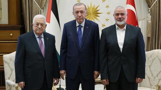 عاجل :أردوغان يلتقي الرئيس عباس وهنيه في القصر الرئاسي بالعاصمة أنقرة