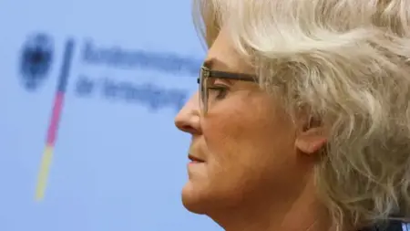 استقالة وزيرة الدفاع الألمانية كرستين لامبرخت