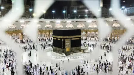 السعودية تعيد فتح أبواب العمرة من محافظة دمشق