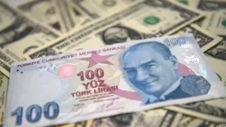 الليرة التركية تشهد انخفاض كبير وتحطم رقم قياسي أمام الدولار واليورو