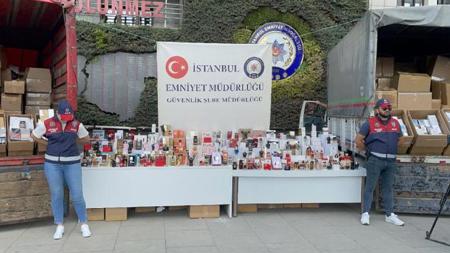 ضبط 26 ألفًا و454 زجاجة عطر مقلدة في إسطنبول