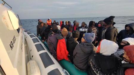 إنقاذ 133 مهاجرا غير نظامي دفعتهم عناصر يونانية إلى المياه الإقليمية التركية