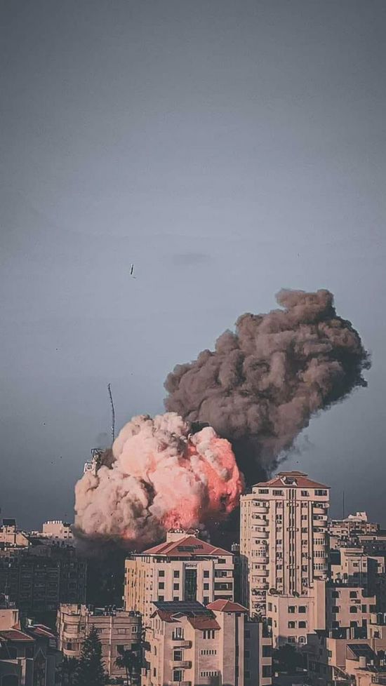 غزة تحت القصف.. بعد "هنادي" و"الجوهرة" طيران الاحتلال يدمر برج "الشروق" بالكامل
