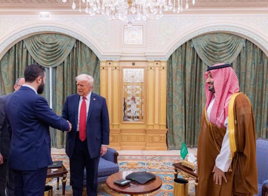 عاجل:لقاء تاريخي في الرياض: ترامب يلتقي الرئيس السوري أحمد الشرع 