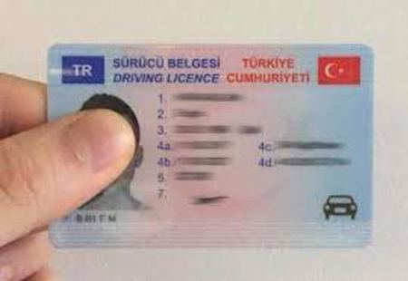 إعلان هام من الداخلية التركية بشأن استبدال رخص القيادة