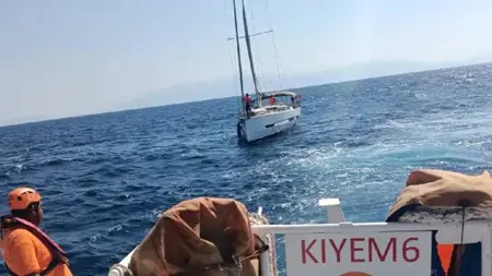 إنقاذ شخصين من قارب انجرف قبالة ساحل بودروم في موغلا