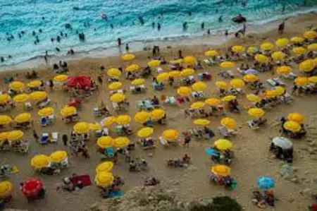 انفراجة سياحية في تركيا: عودة الزوار الروس والبريطانيين