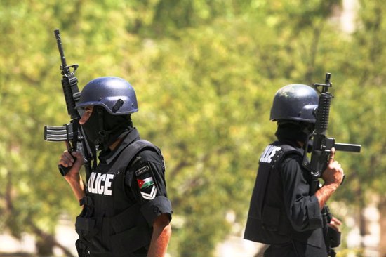 مقتل 3  من أفراد الشرطة الأردنية أثناء مداهمة المشتبه بقتل الدلابيح