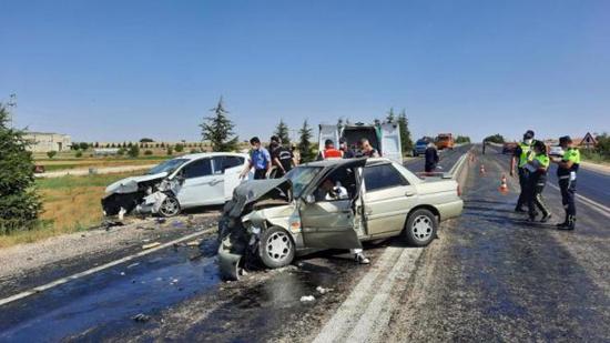 مقتل مواطن تركي وإصابة أخرين في حادث سير مروع