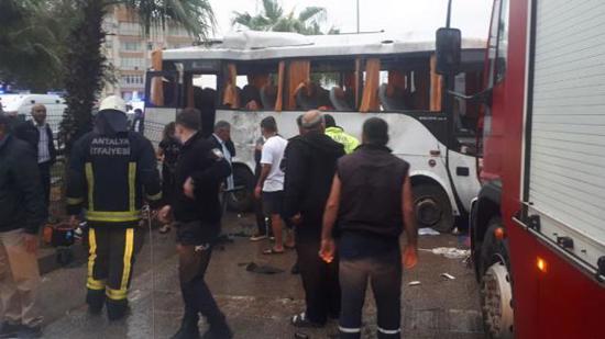 إصابة 8 سياح روس جراء انقلاب حافلة في ولاية أنطاليا