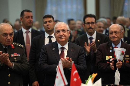 وزير الدفاع التركي:" رئيسنا يعمل بإخلاص من أجل السلام في سوريا"