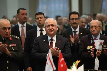 وزير الدفاع التركي:" رئيسنا يعمل بإخلاص من أجل السلام في سوريا"