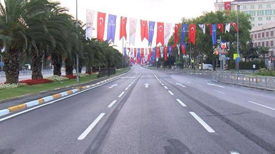 إغلاق شارع وطن أمام حركة المرور بسبب الاحتفالات في اسطنبول