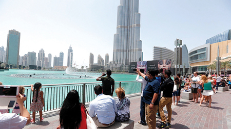 الإمارات تتيح 5 أنواع من تأشيرات الإقامة الطويلة دون كفيل
