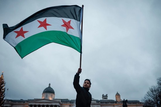 بتهمٍ من بينها التعذيب حتى الموت.. سوريا تستلم من لبنان لواءً من جنرالات نظام الأسد