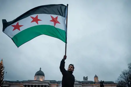 بتهمٍ من بينها التعذيب حتى الموت.. سوريا تستلم من لبنان لواءً من جنرالات نظام الأسد