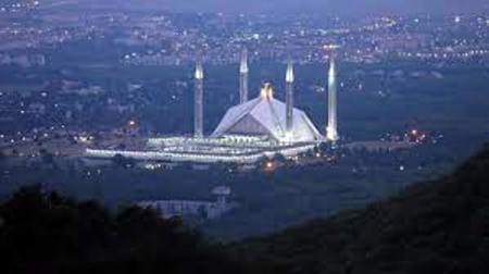 مسجد فيصل في باكستان يبهر زواره بتوقيع تركي 
