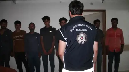 وزير الداخلية التركي يتوعد بملاحقة مهربي المهاجرين 