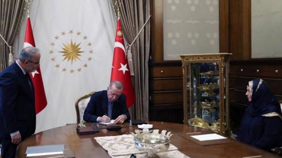 في أجواء احتفالية: أردوغان يتبرع بأضحيته للمؤسسة الدينية التركية