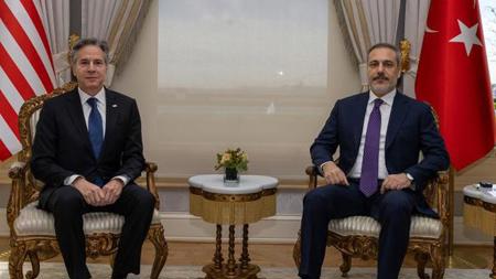 وزير الخارجية التركي يلتقي بنظيره الأمريكي خلال زيارته اسطنبول