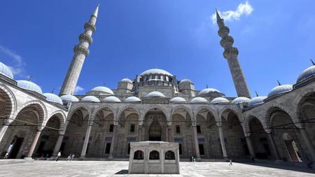 تحفة معمار سنان" مسجد السليمانية" أحد معالم مدينة إسطنبول التاريخية