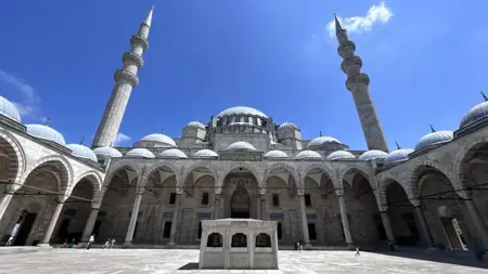 تحفة معمار سنان" مسجد السليمانية" أحد معالم مدينة إسطنبول التاريخية