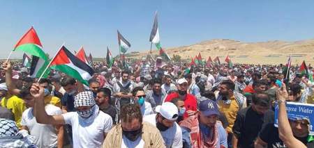 آلاف الأردنيين يزحفون إلى الحدود مع فلسطين نصرة للقدس وغزة