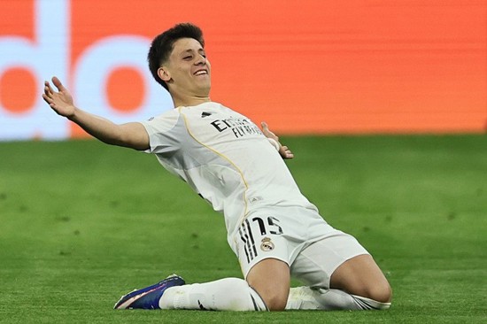 «مسيرته ستُشبه مودريتش».. مورينيو يتوقّع مستقبلاً مختلفاً لأردا غولر في ريال مدريد