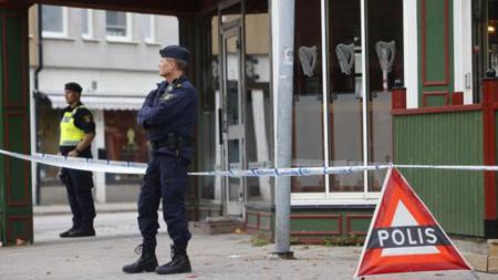 مصرع شخصين وإصابة 2 آخرين جراء هجوم مسلح في السويد