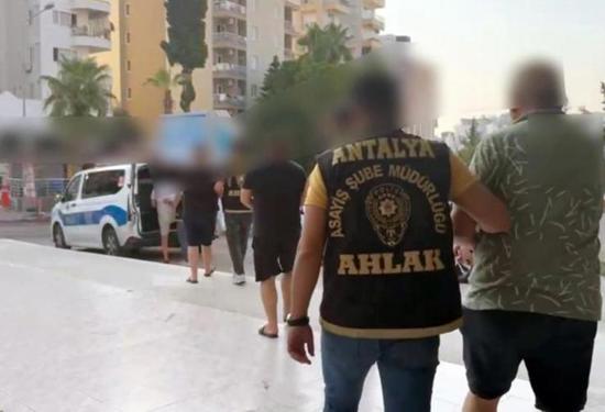 إنقاذ 14 امرأةً من الإجبار على الدعارة في عمليةٍ بأنطاليا وتوقيف 3 مشتبهين