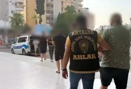 إنقاذ 14 امرأةً من الإجبار على الدعارة في عمليةٍ بأنطاليا وتوقيف 3 مشتبهين