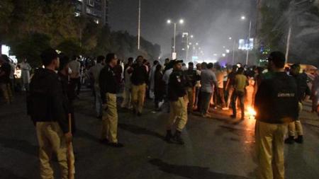 اندلاع الاحتجاجات في باكستان بعد محاولة اغتيال عمران خان