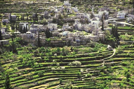 وزير التعليم الفلسطيني يفتتح العام الدراسي في بتّير