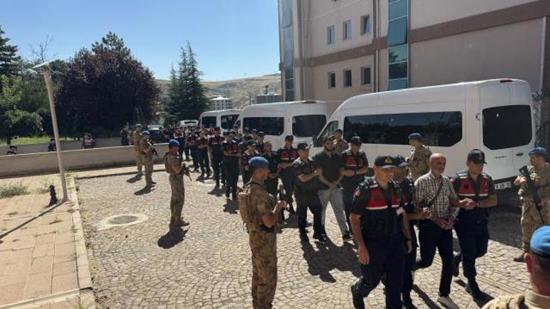 ضبط شبكة مراهناتٍ غير قانونية بحجم تداولٍ 2.4 مليار ليرة وتوقيف 39 شخصاً