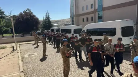 ضبط شبكة مراهناتٍ غير قانونية بحجم تداولٍ 2.4 مليار ليرة وتوقيف 39 شخصاً