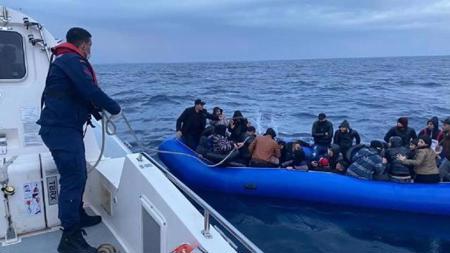إنقاذ 28 مهاجراً غير نظامي قبالة سواحل كوشاداسي بولاية آيدن التركية