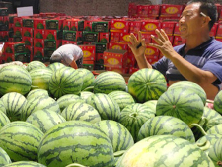 العقار مقابل البطيخ أو الخوخ.. ما الذي يحدث في الصين؟