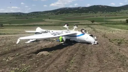 هبوط طائرة تدريب اضطراريا في ولاية بيلجيك التركية هبوط طائرة تدريب اضطراريا في ولاية بيلجيك التركية