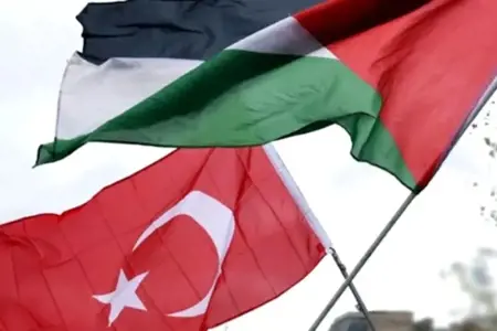  جامعة بيروني بإسطنبول تقدم منح تعليمية لأبناء الجالية الفلسطينية 