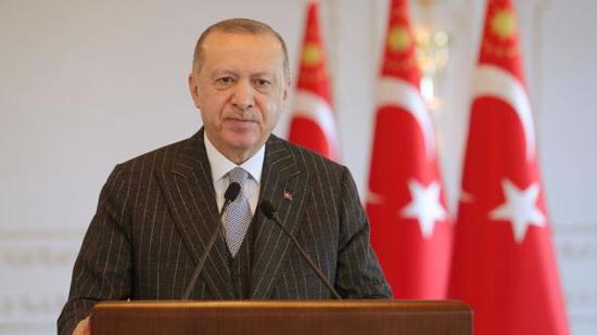 أردوغان يقدم  “تهانيه الحارة” إلى مصارعين تركيين فازا ببطولة أوروبا