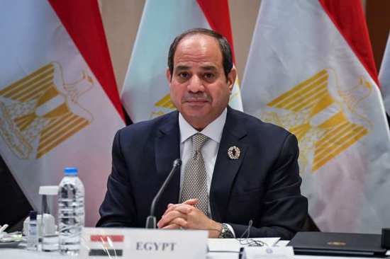 الرئيس المصري يوقع قانوناً بمنح بعض التسهيلات للمصريين المقيمين فى الخارج