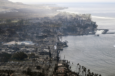 صادم: جزيرة سياحية أمريكية تحترق.. عشرات الضحايا ومئات المفقودين وآلاف المشردين