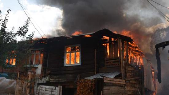 حريق مهول يلتهم عدد كبير من المنازل في كستامونو التركية