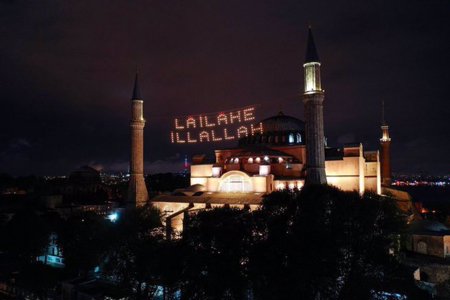 إسطنبول.. مسجد "آيا صوفيا" يتزين لأول صلاة تراويح منذ 87 عاماً