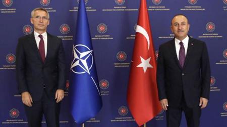 وزير الخارجية التركي يجري مباحثات هاتفية مع الأمين العام لحلف الناتو