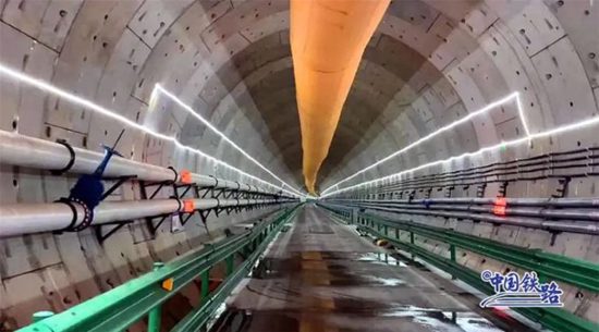 الصين تخطط لبناء "سكة حديدية" تحت البحر
